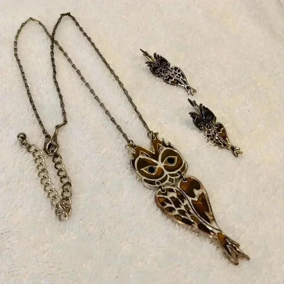 Silver Owl Necklace and Earrings set - Picture 4 of 4